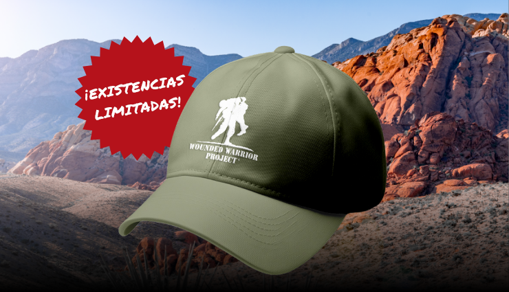 Fondo de paisaje montañoso con una gorra de béisbol verde del ejército que tiene el logo blanco de WWP en el frente. Gráfico de "Existencias limitadas" junto a una gorra.